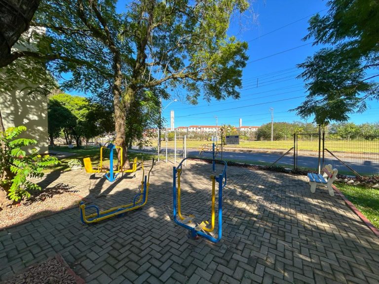APARTAMENTO COM 3 DORMITÓRIOS TRANSFORMADO EM DOIS DORMITÓRIOS, UMA VAGA DE GARAGEM ROTATIVA, SÃO LEOPOLDO
