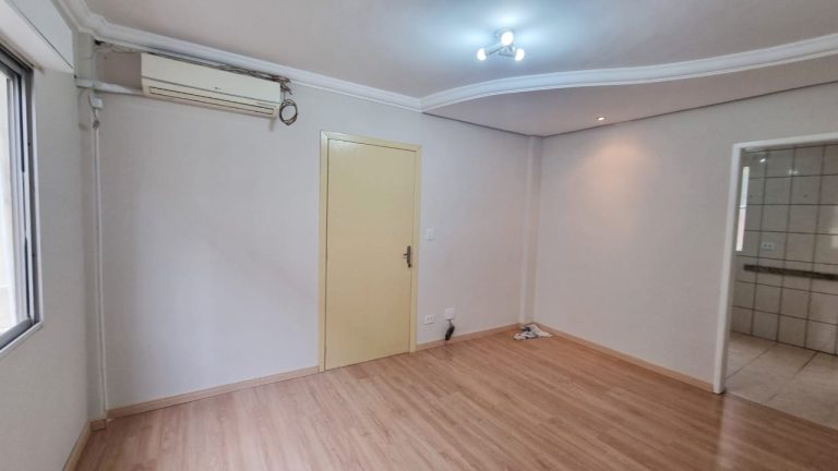 APARTAMENTO COM 3 DORMITÓRIOS TRANSFORMADO EM DOIS DORMITÓRIOS, UMA VAGA DE GARAGEM ROTATIVA, SÃO LEOPOLDO