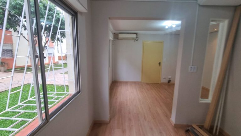 APARTAMENTO COM 3 DORMITÓRIOS TRANSFORMADO EM DOIS DORMITÓRIOS, UMA VAGA DE GARAGEM ROTATIVA, SÃO LEOPOLDO