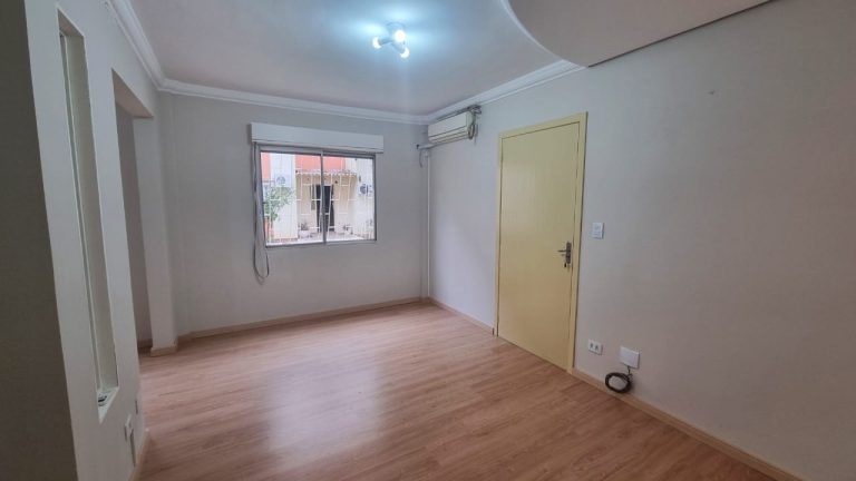 APARTAMENTO COM 3 DORMITÓRIOS TRANSFORMADO EM DOIS DORMITÓRIOS, UMA VAGA DE GARAGEM ROTATIVA, SÃO LEOPOLDO