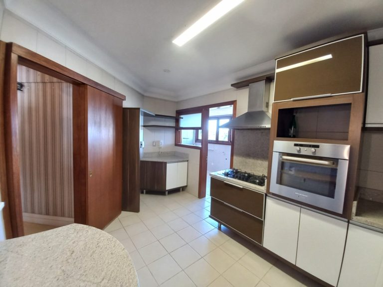APARTAMENTO COM 3 DORMITÓRIOS, SENDO UM SUÍTE, DUAS VAGAS DE GARAGEM, NO VILA NOVA  NH
