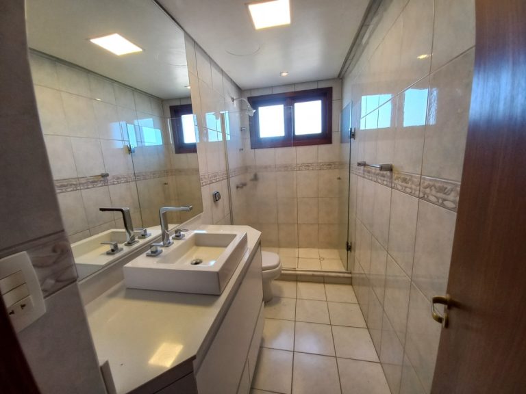 APARTAMENTO COM 3 DORMITÓRIOS, SENDO UM SUÍTE, DUAS VAGAS DE GARAGEM, NO VILA NOVA  NH