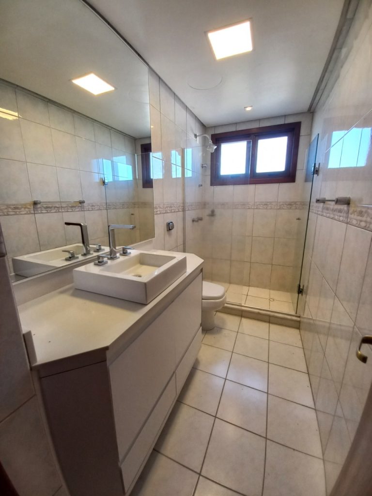 APARTAMENTO COM 3 DORMITÓRIOS, SENDO UM SUÍTE, DUAS VAGAS DE GARAGEM, NO VILA NOVA  NH