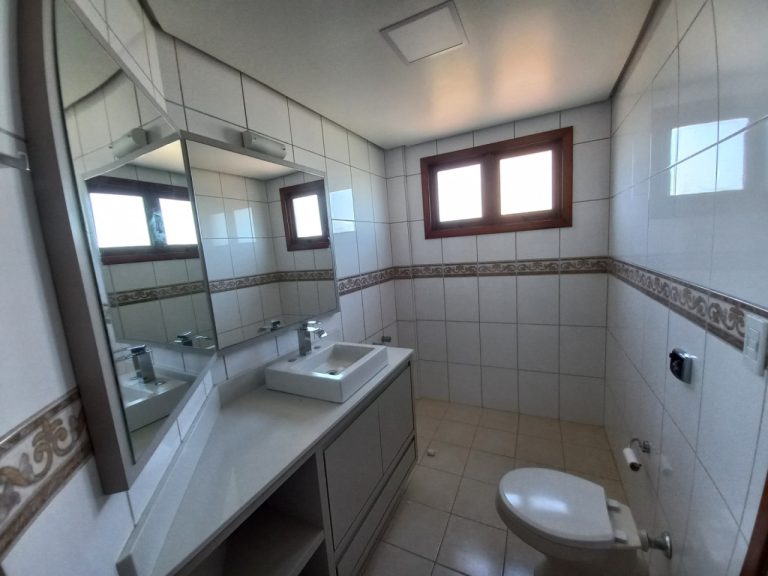 APARTAMENTO COM 3 DORMITÓRIOS, SENDO UM SUÍTE, DUAS VAGAS DE GARAGEM, NO VILA NOVA  NH