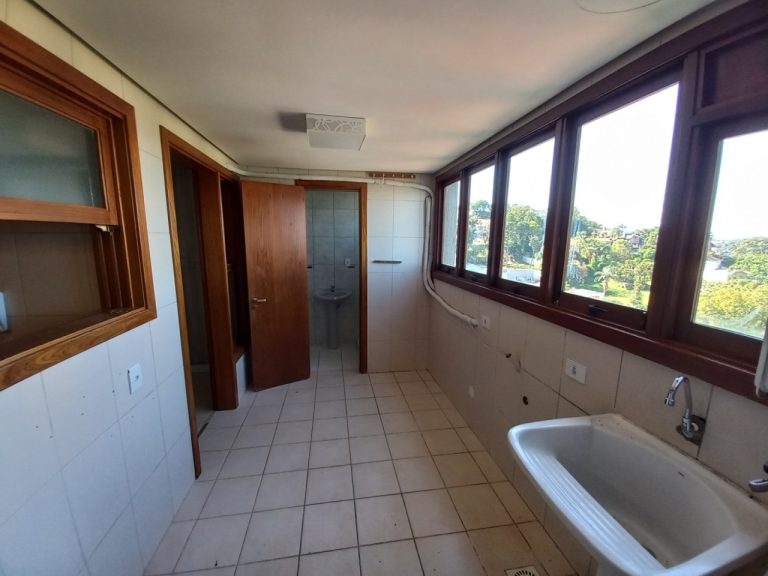 APARTAMENTO COM 3 DORMITÓRIOS, SENDO UM SUÍTE, DUAS VAGAS DE GARAGEM, NO VILA NOVA  NH