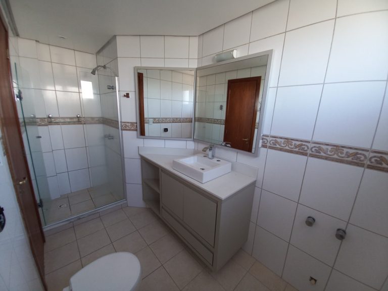APARTAMENTO COM 3 DORMITÓRIOS, SENDO UM SUÍTE, DUAS VAGAS DE GARAGEM, NO VILA NOVA  NH