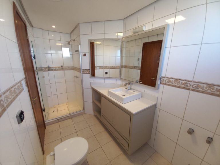 APARTAMENTO COM 3 DORMITÓRIOS, SENDO UM SUÍTE, DUAS VAGAS DE GARAGEM, NO VILA NOVA  NH