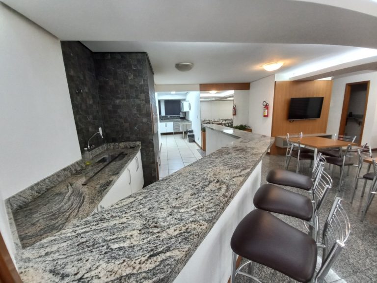 APARTAMENTO COM 3 DORMITÓRIOS, SENDO UM SUÍTE, DUAS VAGAS DE GARAGEM, NO VILA NOVA  NH