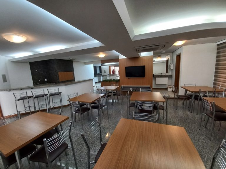 APARTAMENTO COM 3 DORMITÓRIOS, SENDO UM SUÍTE, DUAS VAGAS DE GARAGEM, NO VILA NOVA  NH