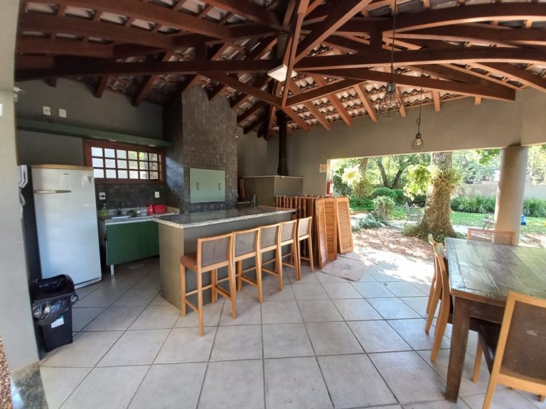 APARTAMENTO COM 3 DORMITÓRIOS, SENDO UM SUÍTE, DUAS VAGAS DE GARAGEM, NO VILA NOVA  NH
