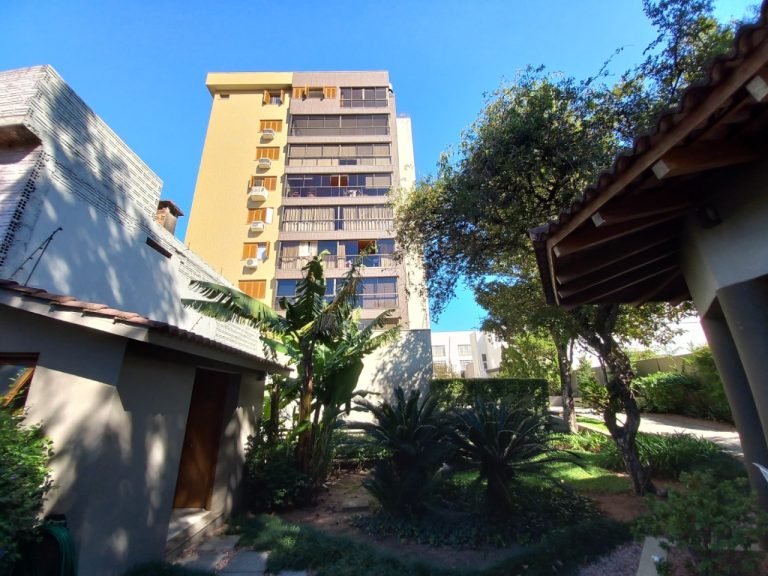 APARTAMENTO COM 3 DORMITÓRIOS, SENDO UM SUÍTE, DUAS VAGAS DE GARAGEM, NO VILA NOVA  NH