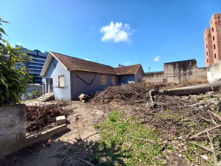 TERRENO COM 873,60M2 COM PROJETO REGABI APROVADO PARA EMPREENDIMENTO NO RIO BRANCO