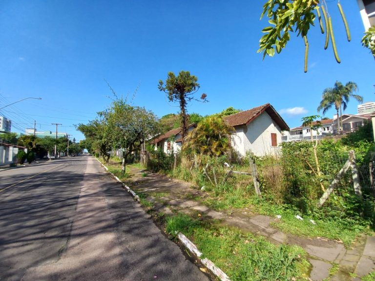 TERRENO PLANO DE ESQUINA FRENTE LESTE COM 1.716,40M2, NO IDEAL NH
