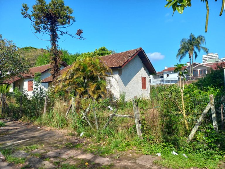 TERRENO PLANO DE ESQUINA FRENTE LESTE COM 1.716,40M2, NO IDEAL NH