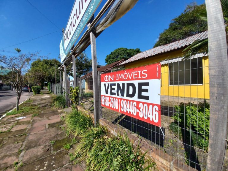 TERRENO PLANO DE ESQUINA FRENTE LESTE COM 1.716,40M2, NO IDEAL NH