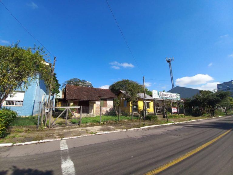 TERRENO PLANO DE ESQUINA FRENTE LESTE COM 1.716,40M2, NO IDEAL NH