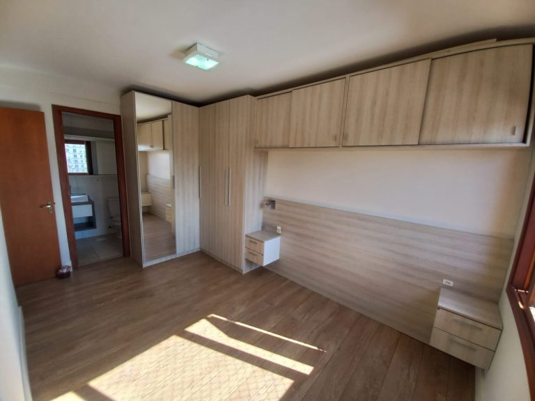 APARTAMENTO COM 2 DORMITÓRIOS, SENDO UM SUÍTE, UMA GARAGEM, NO IDEAL