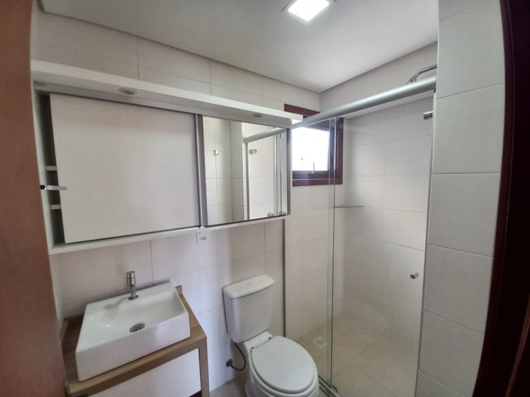 APARTAMENTO COM 2 DORMITÓRIOS, SENDO UM SUÍTE, UMA GARAGEM, NO IDEAL