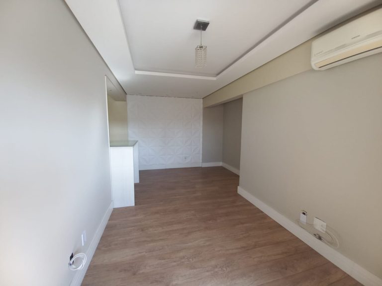 APARTAMENTO COM 2 DORMITÓRIOS, SENDO UM SUÍTE, UMA GARAGEM, NO IDEAL