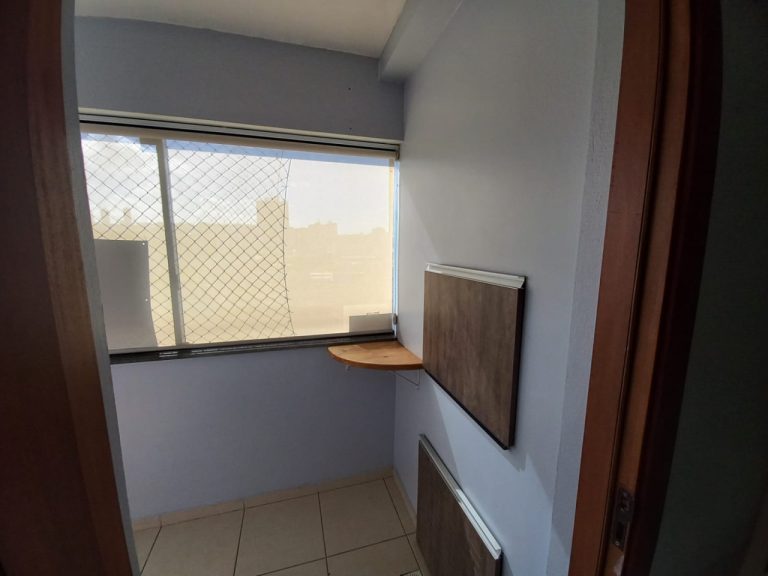 APARTAMENTO COM 2 DORMITÓRIOS, SENDO UM SUÍTE, UMA GARAGEM, NO IDEAL