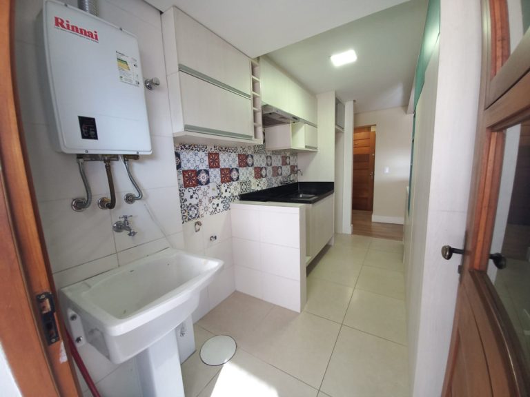 APARTAMENTO COM 2 DORMITÓRIOS, SENDO UM SUÍTE, UMA GARAGEM, NO IDEAL