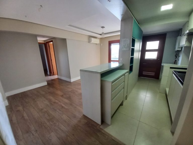 APARTAMENTO COM 2 DORMITÓRIOS, SENDO UM SUÍTE, UMA GARAGEM, NO IDEAL