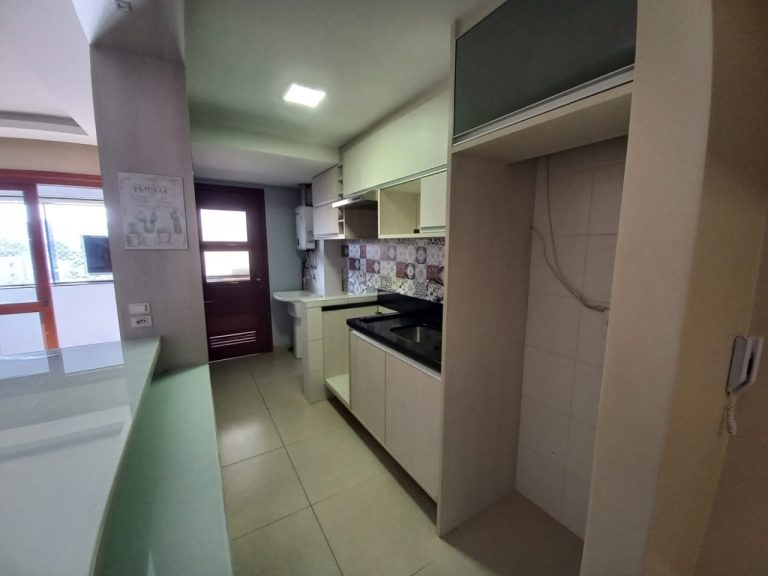 APARTAMENTO COM 2 DORMITÓRIOS, SENDO UM SUÍTE, UMA GARAGEM, NO IDEAL