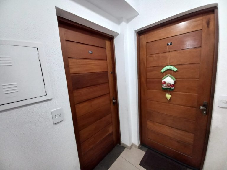 APARTAMENTO COM 2 DORMITÓRIOS, SENDO UM SUÍTE, UMA GARAGEM, NO IDEAL