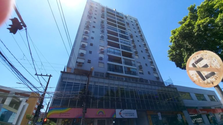 APARTAMENTO COM 2 DORMITÓRIOS+DEPENDÊNCIA NO CENTRO DE NOVO HAMBURGO
