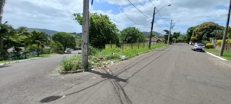 TERRENO DE ESQUINA COM 504,27M2 ÁREA TOTAL NO SÃO JORGE