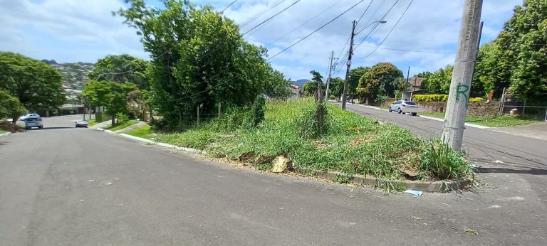 TERRENO DE ESQUINA COM 504,27M2 ÁREA TOTAL NO SÃO JORGE