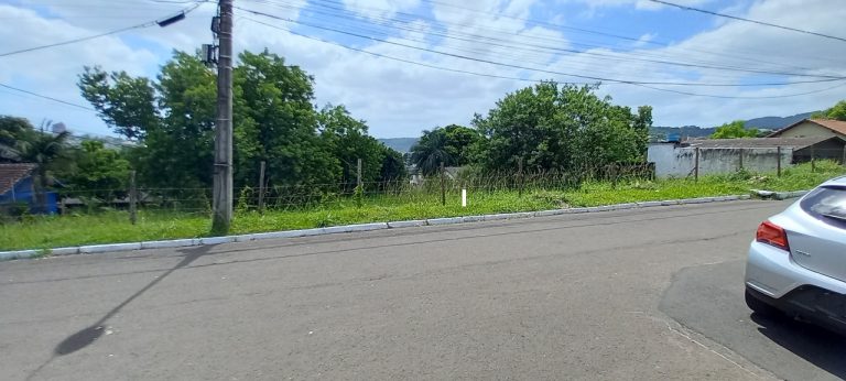 TERRENO DE ESQUINA COM 504,27M2 ÁREA TOTAL NO SÃO JORGE