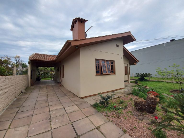 CASA COM 4 DORMITÓRIOS, SENDO UM SUÍTE, GARAGEM, NO PÁTRIA NOVA