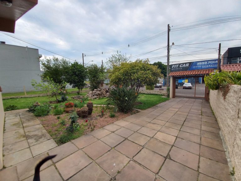 CASA COM 4 DORMITÓRIOS, SENDO UM SUÍTE, GARAGEM, NO PÁTRIA NOVA