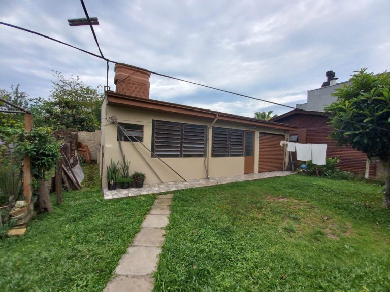 CASA COM 4 DORMITÓRIOS, SENDO UM SUÍTE, GARAGEM, NO PÁTRIA NOVA