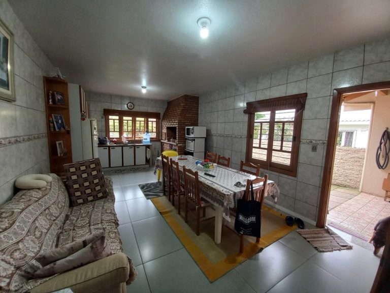 CASA COM 4 DORMITÓRIOS, SENDO UM SUÍTE, GARAGEM, NO PÁTRIA NOVA