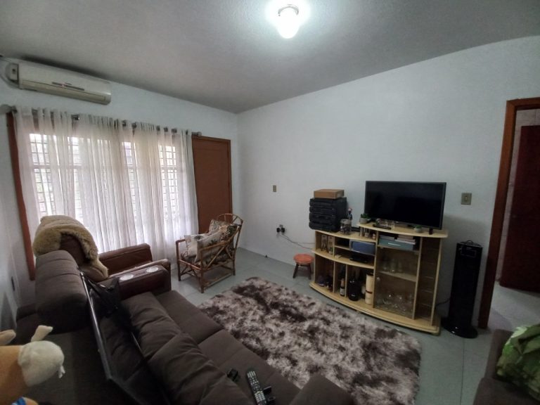 CASA COM 4 DORMITÓRIOS, SENDO UM SUÍTE, GARAGEM, NO PÁTRIA NOVA
