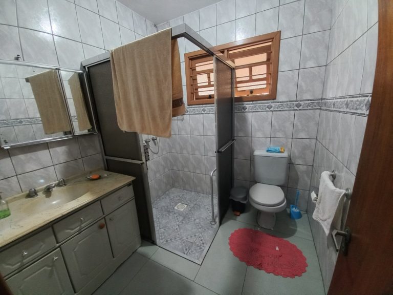 CASA COM 4 DORMITÓRIOS, SENDO UM SUÍTE, GARAGEM, NO PÁTRIA NOVA