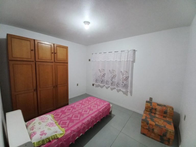 CASA COM 4 DORMITÓRIOS, SENDO UM SUÍTE, GARAGEM, NO PÁTRIA NOVA