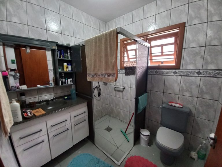 CASA COM 4 DORMITÓRIOS, SENDO UM SUÍTE, GARAGEM, NO PÁTRIA NOVA