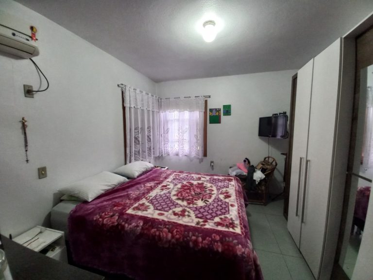 CASA COM 4 DORMITÓRIOS, SENDO UM SUÍTE, GARAGEM, NO PÁTRIA NOVA