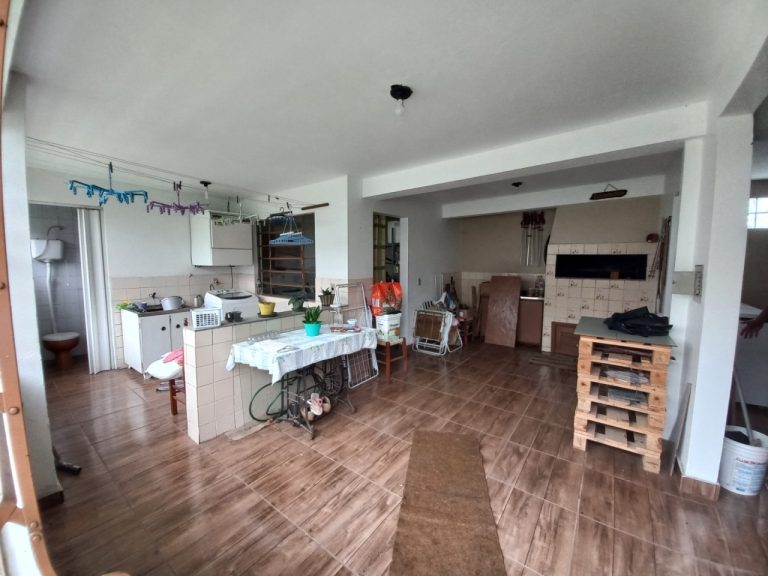 CASA COM 4 DORMITÓRIOS, SENDO UM SUÍTE, GARAGEM, NO PÁTRIA NOVA