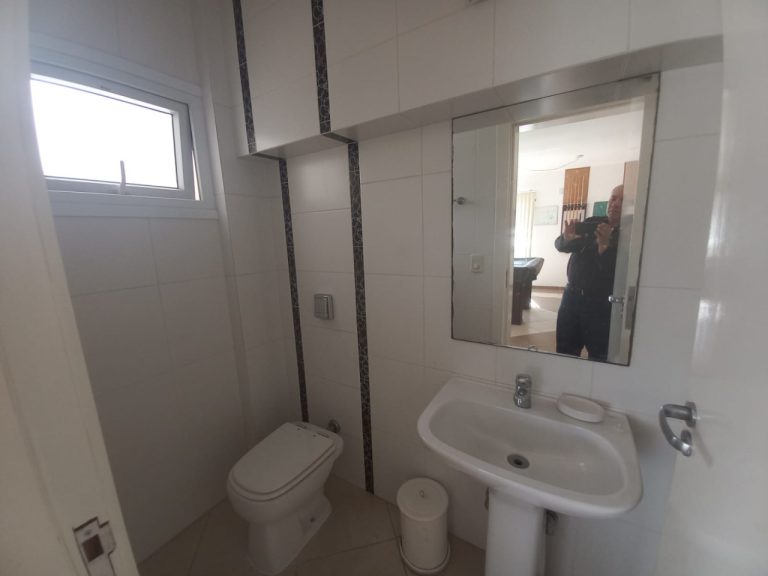 CASA COM 3 DORMITÓRIOS, SENDO UM SUÍTE COM CLOSSET, GARAGEM, NO IDEAL