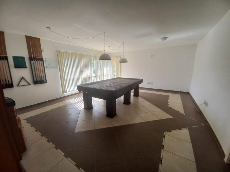 CASA COM 3 DORMITÓRIOS, SENDO UM SUÍTE COM CLOSSET, GARAGEM, NO IDEAL