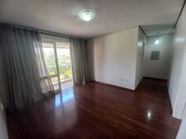 CASA COM 3 DORMITÓRIOS, SENDO UM SUÍTE COM CLOSSET, GARAGEM, NO IDEAL