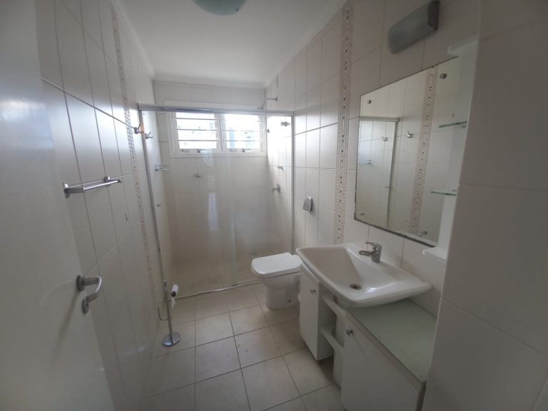 CASA COM 3 DORMITÓRIOS, SENDO UM SUÍTE COM CLOSSET, GARAGEM, NO IDEAL