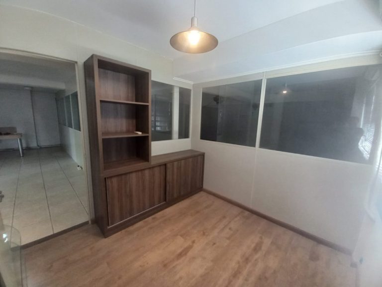 CASA COM 3 DORMITÓRIOS, SENDO UM SUÍTE COM CLOSSET, GARAGEM, NO IDEAL