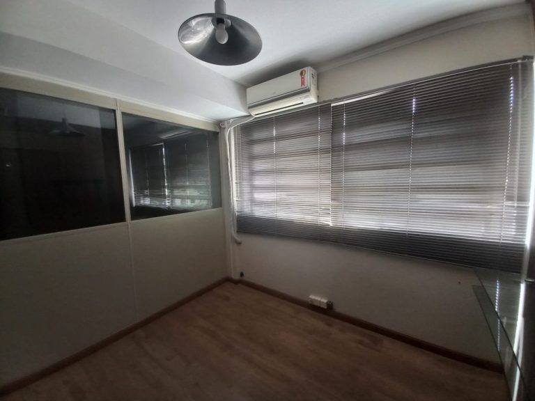 CASA COM 3 DORMITÓRIOS, SENDO UM SUÍTE COM CLOSSET, GARAGEM, NO IDEAL