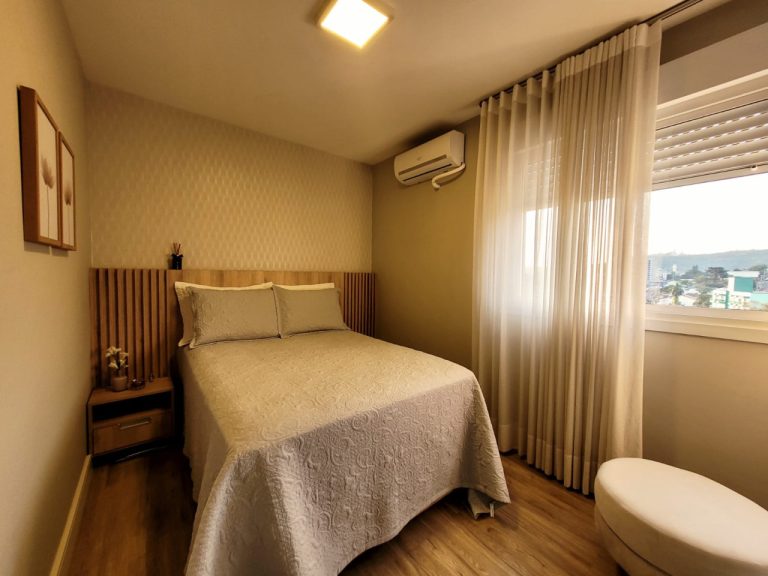 APARTAMENTO COM 2 DORMITÓRIOS, SENDO UM SUÍTE, GARAGEM, NO OPERÁRIO