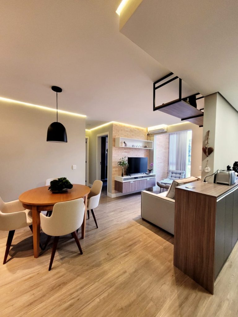 APARTAMENTO COM 2 DORMITÓRIOS, SENDO UM SUÍTE, GARAGEM, NO OPERÁRIO